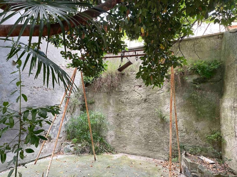 Evasion Au Fil De L Eau Pause Avec Jardin Au Bord Du Canal Du Midi Castelnaudary